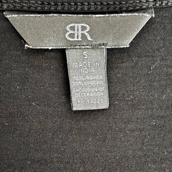 Banana Republic Drop-shoulder T-shirt w/ Chain Neck Detail - Black Size S - Picture 4 of 5